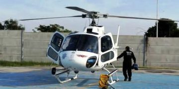 Protección Civil, Bomberos y Ayuntamiento de Apatzingán realizan traslado en helicóptero