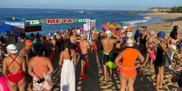 Deportistas disfrutan de la Costa Michoacana