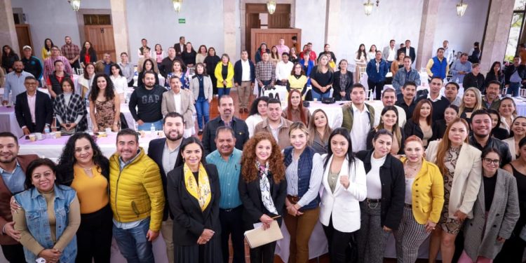 Araceli Saucedo se reúne con militantes del PRD en el Distrito de Zacapu