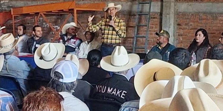 Ayuntamiento de Morelos fortalece al sector ganadero con entrega de báscula electrónica