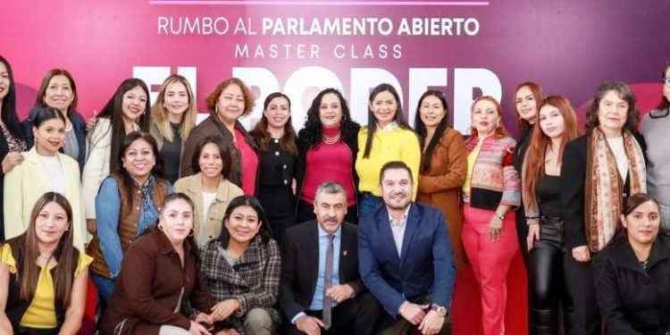 Rumbo al Parlamento Abierto, organiza Brissa Arroyo el taller El Poder de tu voz