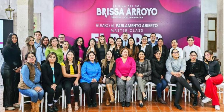 Rumbo al Parlamento Abierto, organiza Brissa Arroyo el taller El Poder de tu voz