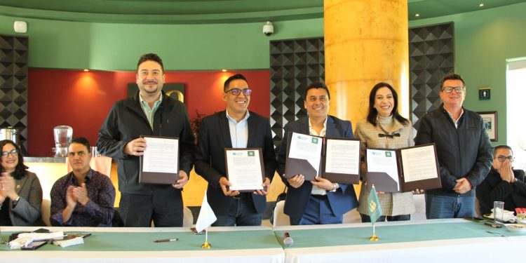 Estudiantes del Cecytem podrán cursar su educación dual en Grupo Tres Marías