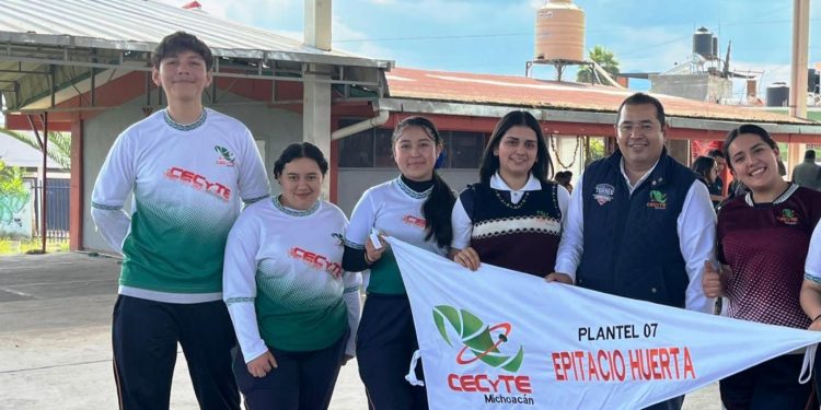 Estudiantes del Cecytem competirán en torneo regional de robótica
