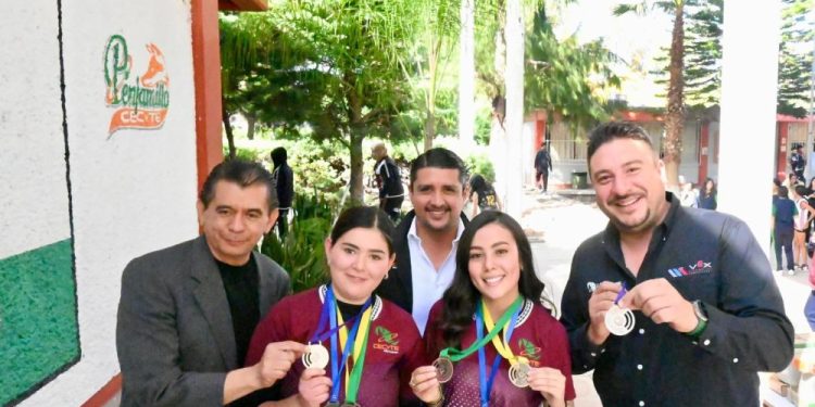 Ganaron estudiantes del Cecytem 74 medallas en 2024