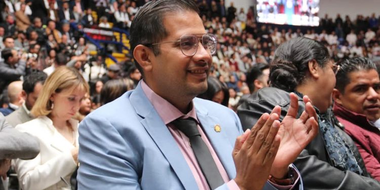 “Más y mejor educación para las y los michoacanos”, remarca Conrado Paz tras promulgación de Reforma a la UMSNH