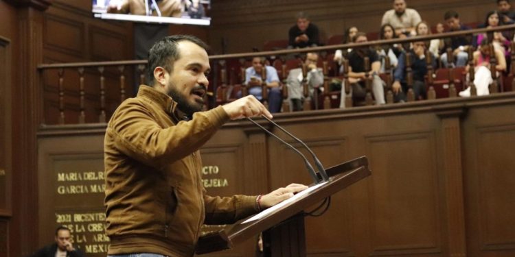 Desacato institucional: Michoacán sigue sin Ley de Comunicación Social, Hugo Rangel