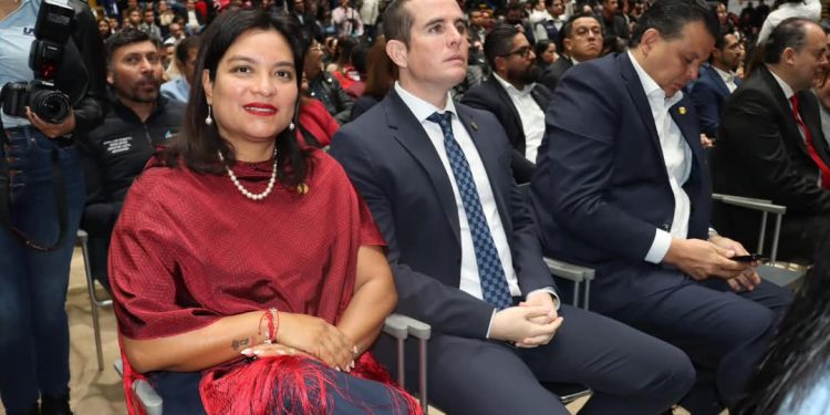 Cumplimos con la UMSNH y la educación pública: Eréndira Isauro