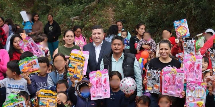 Vicente Gómez festeja a la niñez del Distrito XIX