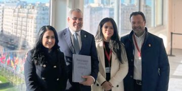 Julio Arreola Entrega Expediente para la Nominación de Pátzcuaro como Patrimonio Mundial