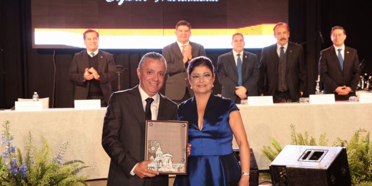 Colegio de Contadores reconoce resultados de Secretaría de Finanzas