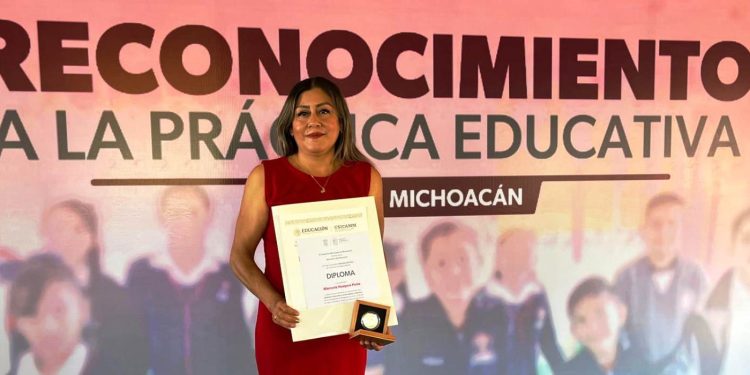 Maestra michoacana fortalece vínculo entre escuela y comunidad con este proyecto