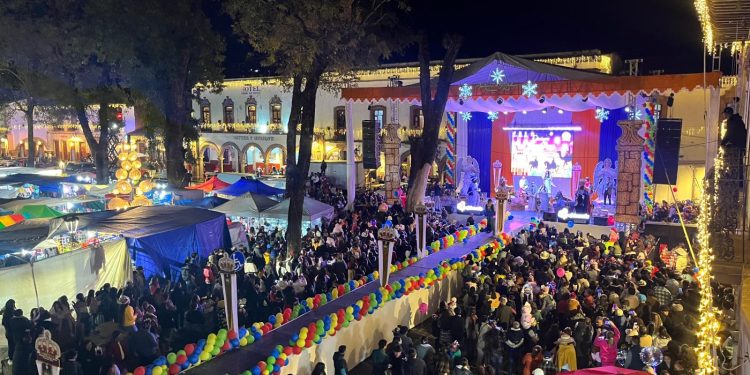 Pátzcuaro se llenó de magia con la cabalgata de los Reyes Magos