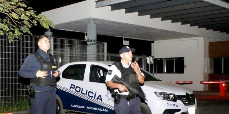 Policía Auxiliar vigila empacadoras de aguacate