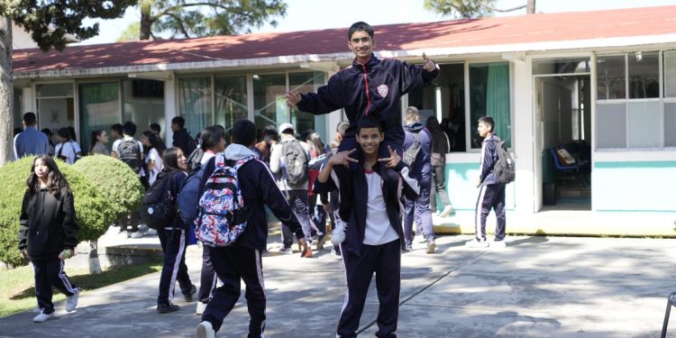 ¡Papá, mamá o familiar, visita este viernes la Expo Prepá-rate 2025