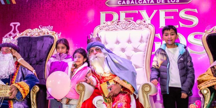 Mágica Cabalgata de los Reyes Magos ilumina Santa Clara del Cobre