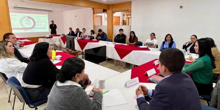 Sedeco capacita en formalidad laboral a empresarios de Uruapan