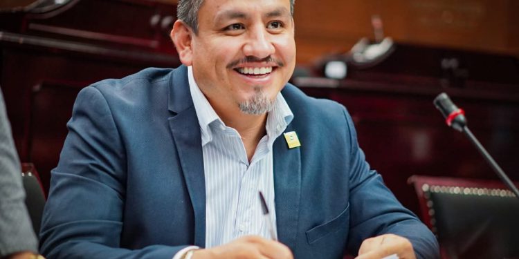 Bancada Naranja trabaja en una agenda para promover la justicia y la paz: Víctor Manríquez