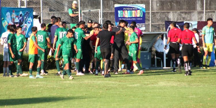 Complicado juego entre los dos aguacateros 1-1 al final