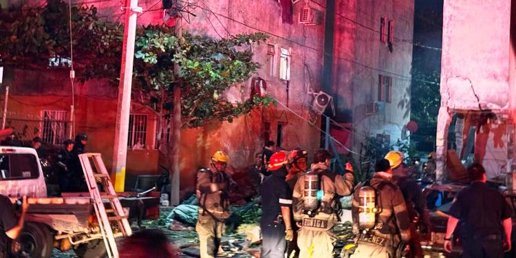 Atiende PC Estatal explosión por gas en Lázaro Cárdenas