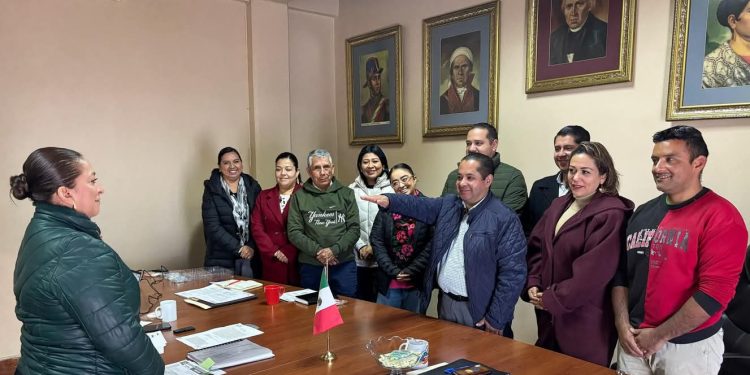 Refuerza Quiroga la transparencia con la toma de protesta del nuevo contralor municipal