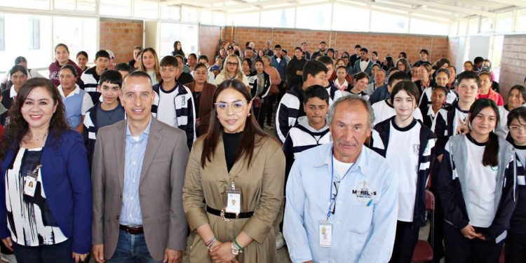 Entrega Ayuntamiento de Morelos becas de excelencia académica a estudiantes de nivel básico y medio superior