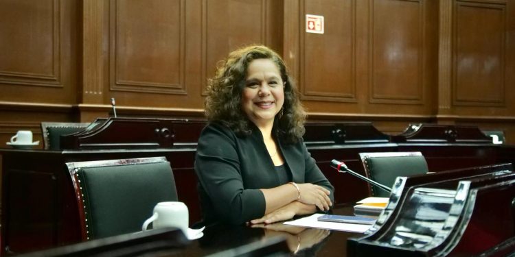 Melba Albavera presenta iniciativa que busca poner alto al acoso sexual en espacios Públicos