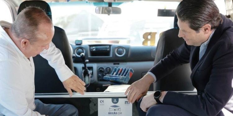 Alfonso Martínez y transportistas promueven becas del Colegio de Morelia