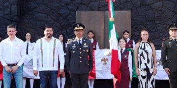 En Apatzingán Encabezan acto cívico con motivo del Día de la Bandera.