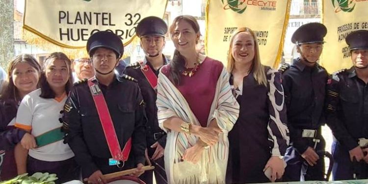 Jóvenes de Cecytem parrticipan en encuentro de ciencia y robótica