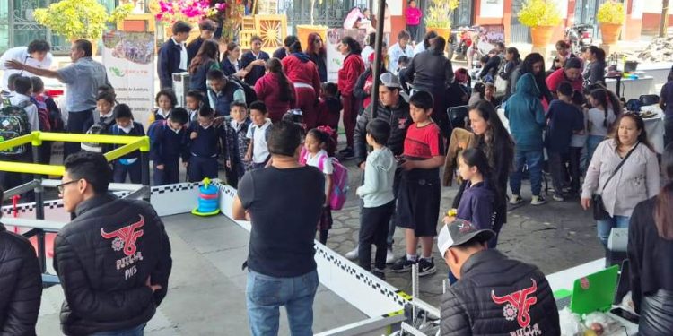 Se realiza Encuentro Regional de Ciencia y Robótica en Tzintzuntzan