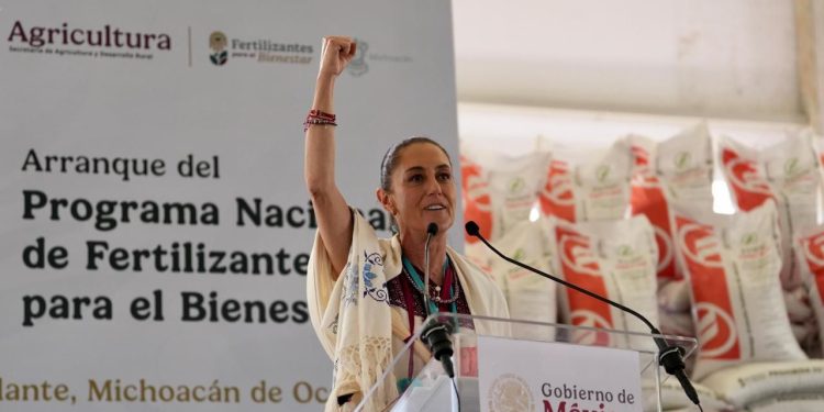 EN MICHOACÁN, PRESIDENTA CLAUDIA SHEINBAUM ENCABEZA ENTREGA DEL PROGRAMA DE FERTILIZANTES PARA EL BIENESTAR, UN DERECHO CONSTITUCIONAL DE LAS Y LOS CAMPESINOS DE MÉXICO