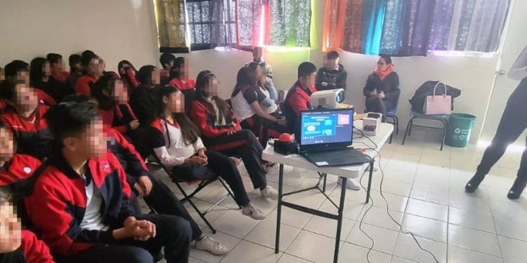 Imparte FGE actividades en materia de riesgos en las redes sociales a estudiantes de secundaria en Morelia