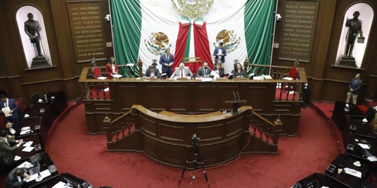 Aprueba 76 Legislatura glosas del informe del Ejecutivo Estatal correspondiente al tercer año de ejercicio
