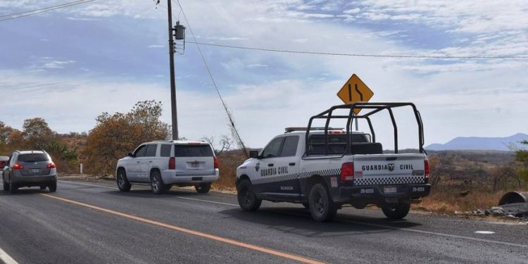 Gobierno estatal modernizó camino federal Huetamo-San Lucas