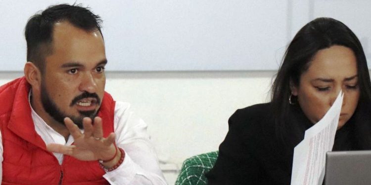 Hugo Rangel atiende demandas del sector transportista en Michoacán