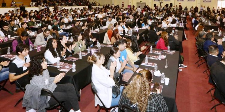 Más de 600 estudiantes michoacanos celebran un año de movilidad estudiantil