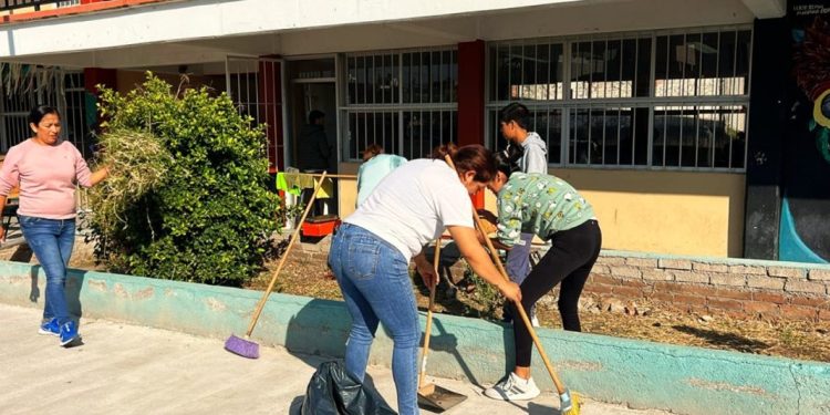 Jornada de limpieza, llega a la colonia Ejidal Isaac Arriaga con gran participación ciudadana