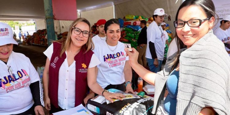 Entregadas a refugios casi 60 toneladas de croquetas para michis y lomitos: Paula Espinosa