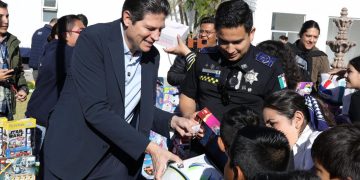 Alfonso Martínez y empresarios llevan alegría a hijos e hijas de Policía Morelia