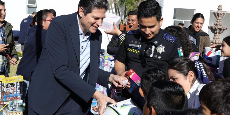 Alfonso Martínez y empresarios llevan alegría a hijos e hijas de Policía Morelia