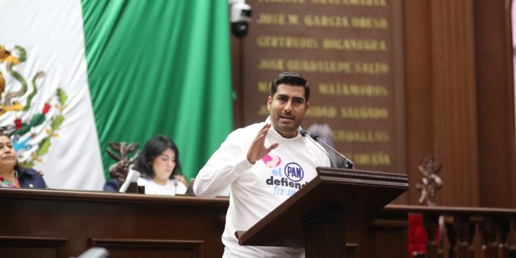 Incongruencia legislativa en el Congreso: Poncho Chávez