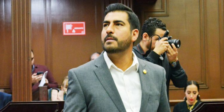 Impulsar desde el Congreso reformas para el desarrollo económico de Michoacán: Poncho Chávez