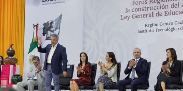 Llama Morón a docentes de Michoacán a cooperar por la transformación de la educación