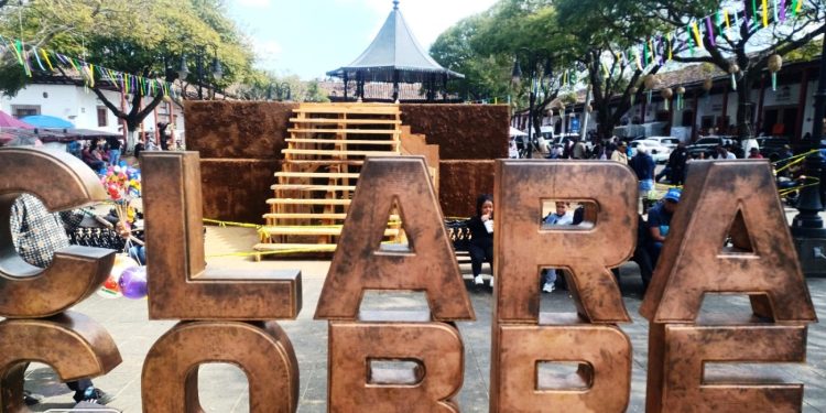 Encendido del fuego nuevo, es en Santa Clara del Cobre