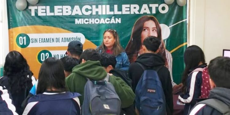 Telebachillerato Michoacán presente en Expo Prepárate