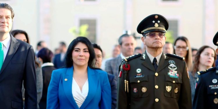 Asiste Vanhe Caratachea a la conmemoración por el Día de la Bandera en CAM
