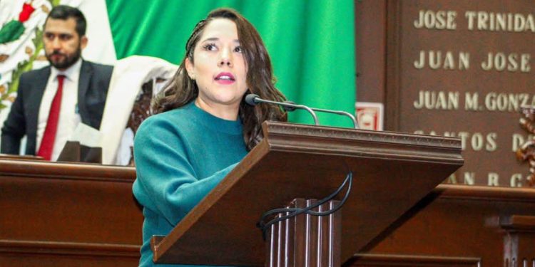 Propone Xóchitl Ruiz acciones inmediatas en apoyo a migrantes y sus familias, con creación del Consejo Michoacán te Abraza