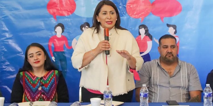 Fortalece Alma Mireya González vínculo entre el gobierno y ciudadanos de Atzimbo