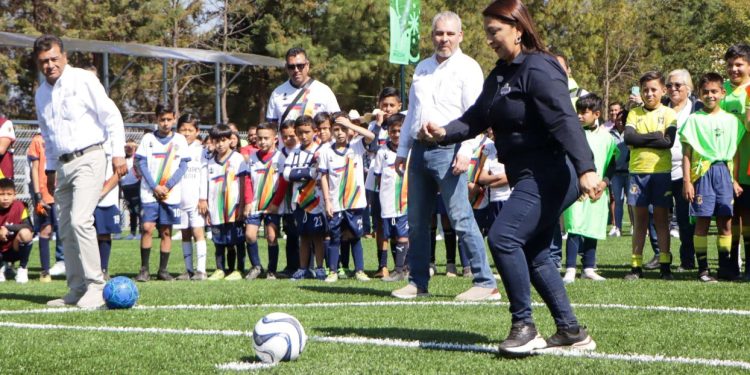 Inauguran la Cancha de Fútbol 7 “Espazio 200” en la Unidad Deportiva Municipal de Quiroga